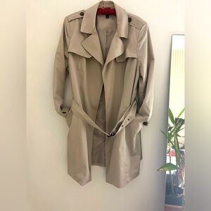 Roz & Ali L tan lightweight water resistant hooded 🧥